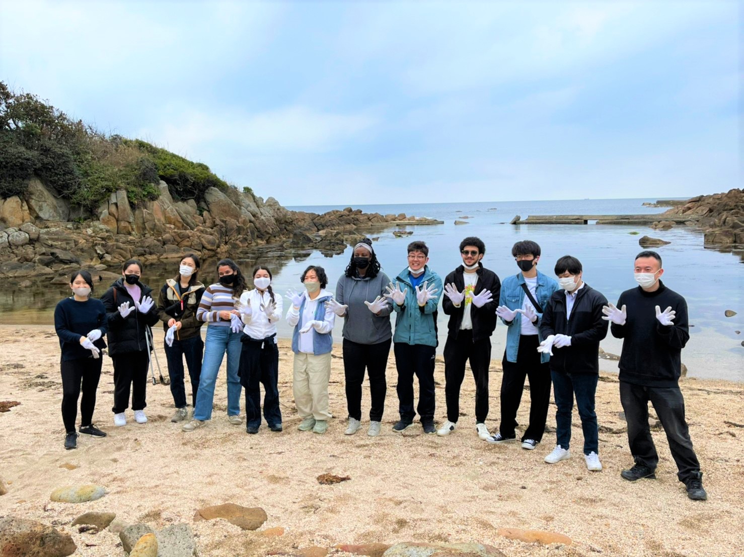ユナイテッド・ワールド・カレッジ ISAK ジャパンの皆様とビーチクリーンを実施しました